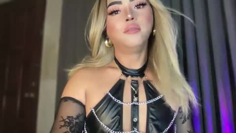 Snapshot of yvonne_guidotti chatting on 03-03-25, 06:33 Miss Cali online show from 03-03-25, 06:33