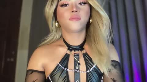 Snapshot of yvonne_guidotti chatting on 03-03-25, 09:37 Miss Cali online show from 03-03-25, 09:37