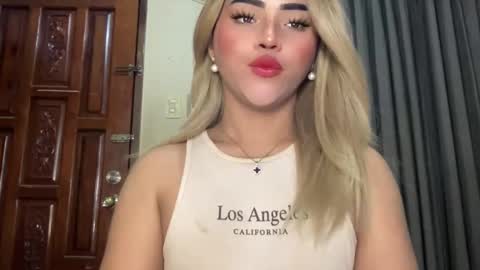 Snapshot of yvonne_guidotti chatting on 03-11-25, 06:19 Miss Cali online show from 03-11-25, 06:19