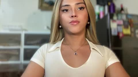 Snapshot of yvonne_guidotti chatting on 09-15-25, 05:24 Miss Cali online show from 09-15-25, 05:24