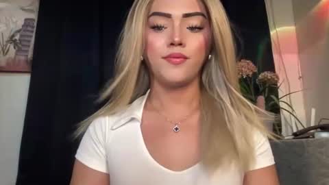 Snapshot of yvonne_guidotti chatting on 09-19-25, 09:26 Miss Cali online show from 09-19-25, 09:26