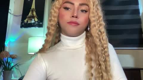 Snapshot of yvonne_guidotti chatting on 10-12-25, 07:57 Miss Cali online show from 10-12-25, 07:57