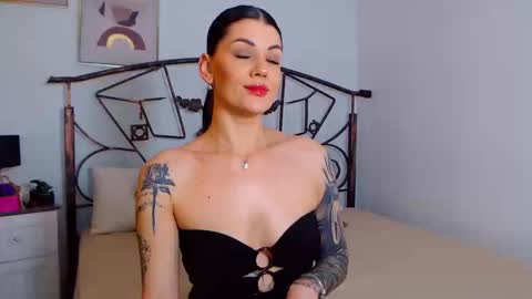 I V Y   online show from 12-26-24, 08:53