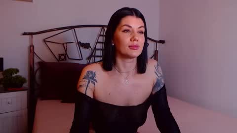 I V Y   online show from 01-16-26, 09:19