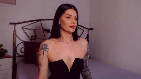 Snapshot of yvonneeverlee chatting on 05-18-26, 07:31 I V Y online show from 05-18-26, 07:31