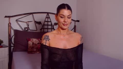 Snapshot of yvonneeverlee chatting on 05-28-26, 08:50 I V Y online show from 05-28-26, 08:50