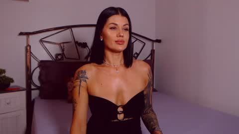 Snapshot of yvonneeverlee chatting on 07-07-26, 07:29 I V Y online show from 07-07-26, 07:29