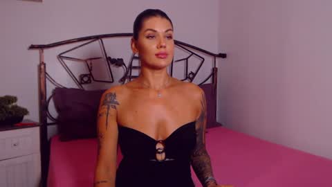 Snapshot of yvonneeverlee chatting on 07-23-26, 07:56 I V Y online show from 07-23-26, 07:56