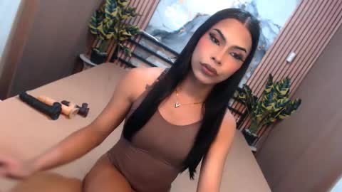 yvonnellvs online show from 01-19-26, 04:11