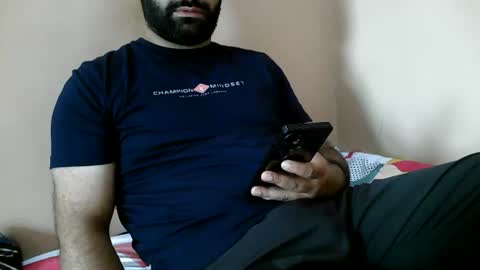 Snapshot of yxxtxxdentyk chatting on 06-18-26, 04:57 Bi BearXXX online show from 06-18-26, 04:57