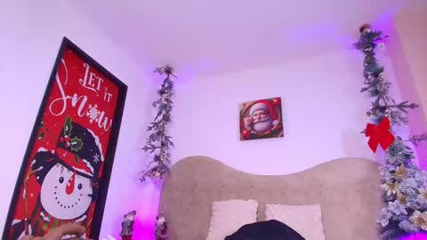 Snapshot of z_zoe_ chatting on 12-15-25, 03:00 Zoe online show from 12-15-25, 03:00