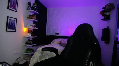 zac_muller1 online show from 03-08-26, 02:04