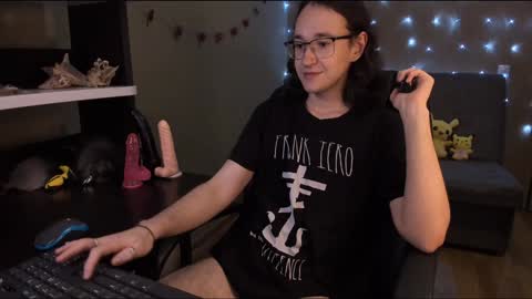 Snapshot of zackstivensen chatting on 01-06-25, 10:26 Zachary next stream on monday online show from 01-06-25, 10:26