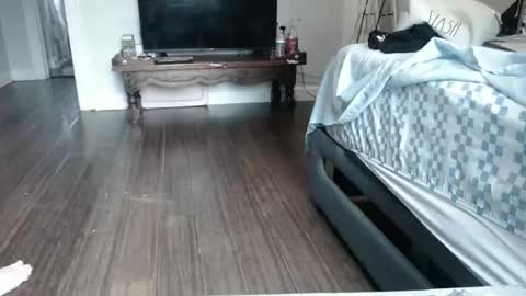 Snapshot of zaddyslilslutbucket chatting on 11-11-25, 02:28 zaddyslilslutbucket online show from 11-11-25, 02:28