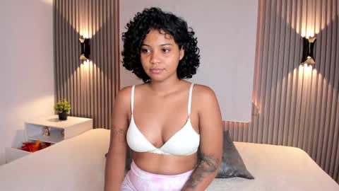 Snapshot of zafiiraa chatting on 02-18-25, 11:44 zafira online show from 02-18-25, 11:44