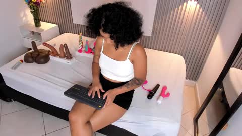 Snapshot of zafiiraa chatting on 03-11-25, 11:33 zafira online show from 03-11-25, 11:33