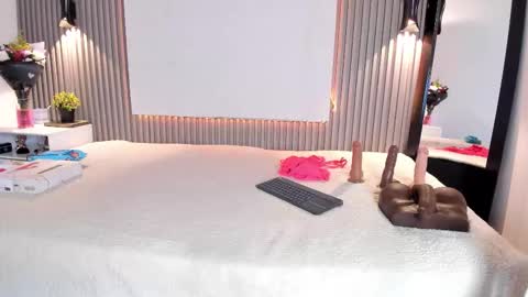 Snapshot of zafiiraa chatting on 10-15-25, 12:05 zafira online show from 10-15-25, 12:05