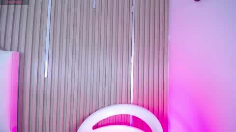 Zafiro online show from 04-15-26, 04:52