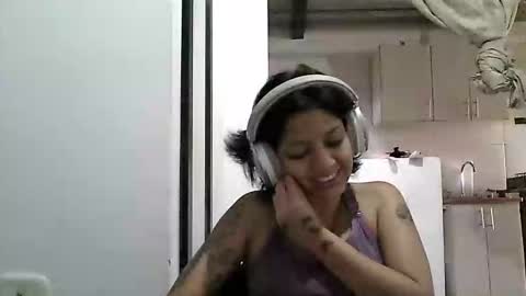Snapshot of zafiro_rubi chatting on 05-11-26, 04:04 Zafiro online show from 05-11-26, 04:04
