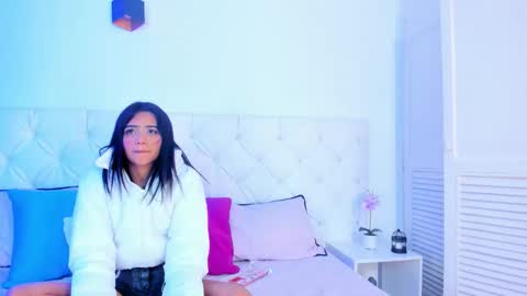 Snapshot of zaira_angel chatting on 11-15-25, 08:22 Zaira Angel online show from 11-15-25, 08:22