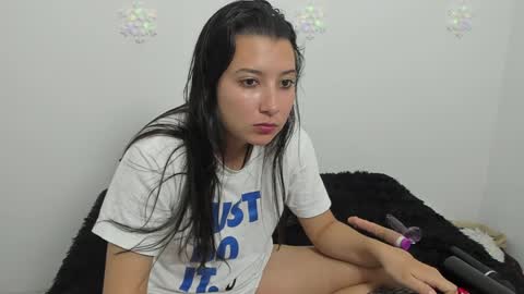 Snapshot of zammii69 chatting on 12-19-24, 11:03 zammii69 online show from 12-19-24, 11:03