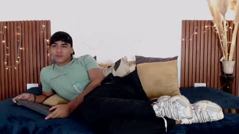 Zander online show from 12-24-24, 02:12