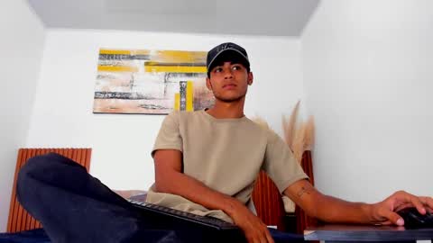 Zander online show from 04-20-26, 01:58