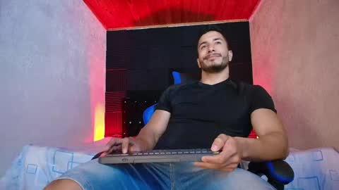 Snapshot of zanemaverick chatting on 04-25-26, 01:41 zanemaverick online show from 04-25-26, 01:41