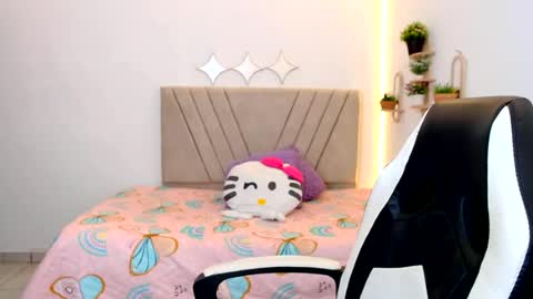 Snapshot of zara_cute18 chatting on 06-16-26, 12:08 Zara online show from 06-16-26, 12:08