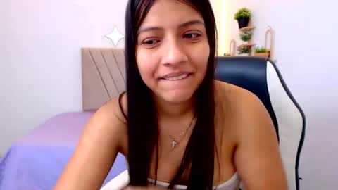 Snapshot of zara_cute18 chatting on 06-25-26, 12:20 Zara online show from 06-25-26, 12:20