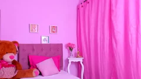 Snapshot of zara_cute18 chatting on 07-28-26, 03:21 Zara online show from 07-28-26, 03:21
