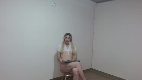 Hello welcome to my roomIm Zara online show from 04-07-26, 10:15