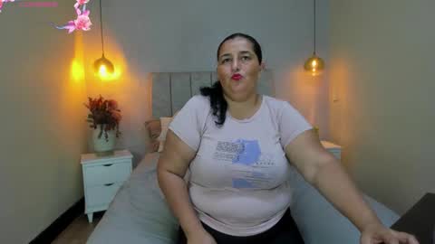 Snapshot of zara_milf_ chatting on 02-16-26, 12:12 zara online show from 02-16-26, 12:12