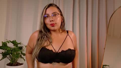 Zara Nova online show from 12-21-25, 04:52