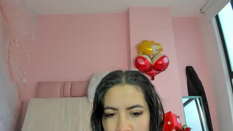 Snapshot of zarah_torres chatting on 09-20-25, 05:25 Zarah online show from 09-20-25, 05:25