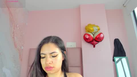 Snapshot of zarah_torres chatting on 10-31-25, 02:51 Zarah online show from 10-31-25, 02:51