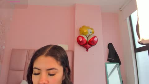 Snapshot of zarah_torres chatting on 11-29-25, 06:11 Zarah online show from 11-29-25, 06:11