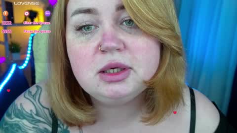 Snapshot of zarareign_ chatting on 02-06-25, 01:27 Lola online show from 02-06-25, 01:27