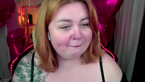 Snapshot of zarareign_ chatting on 02-15-25, 01:10 Lola online show from 02-15-25, 01:10