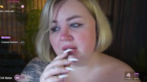 Snapshot of zarareign_ chatting on 12-03-25, 08:18 Lola online show from 12-03-25, 08:18