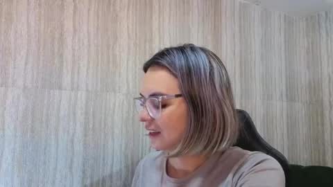 Isabella online show from 05-14-26, 01:18