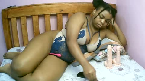 Snapshot of zariamonet chatting on 06-28-26, 11:00 zariamonet online show from 06-28-26, 11:00