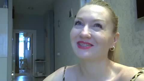 Snapshot of zarinaswift chatting on 01-18-25, 04:26 Zarina Swift online show from 01-18-25, 04:26