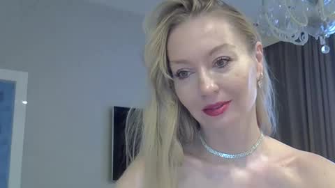 Snapshot of zarinaswift chatting on 01-23-25, 04:30 Zarina Swift online show from 01-23-25, 04:30