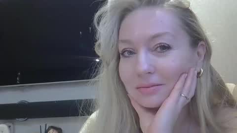 Snapshot of zarinaswift chatting on 02-01-25, 04:35 Zarina Swift online show from 02-01-25, 04:35