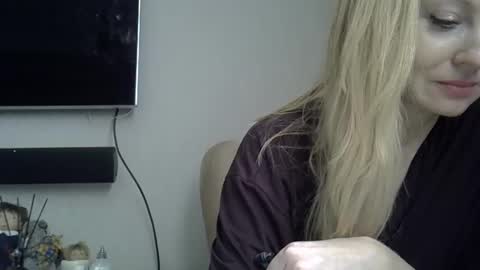 Snapshot of zarinaswift chatting on 02-12-25, 08:59 Zarina Swift online show from 02-12-25, 08:59