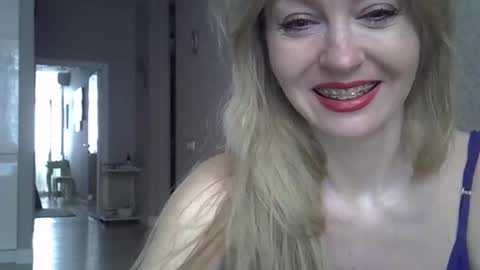 Snapshot of zarinaswift chatting on 02-18-25, 08:05 Zarina Swift online show from 02-18-25, 08:05
