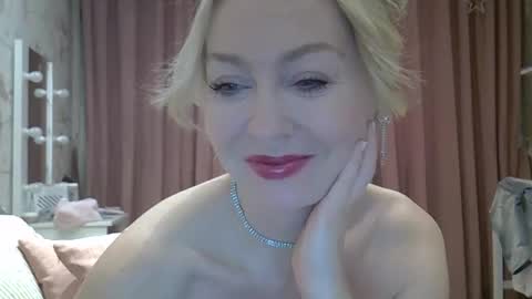 Snapshot of zarinaswift chatting on 10-06-25, 04:21 Zarina Swift online show from 10-06-25, 04:21