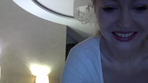Snapshot of zarinaswift chatting on 10-14-25, 04:13 Zarina Swift online show from 10-14-25, 04:13