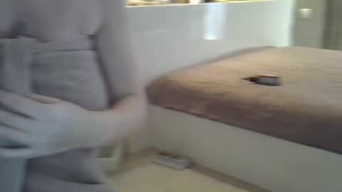 Snapshot of zarinaswift chatting on 10-16-25, 04:13 Zarina Swift online show from 10-16-25, 04:13